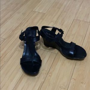 Kenneth Cole Reaction Black Sandal Wedge size 7